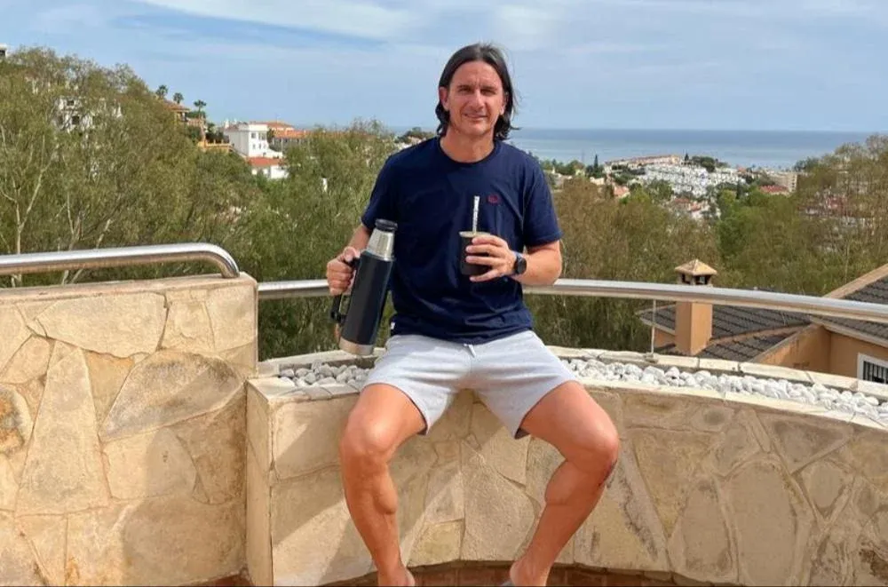 Gonzalo De los Santos vive actualmente en Málaga, España