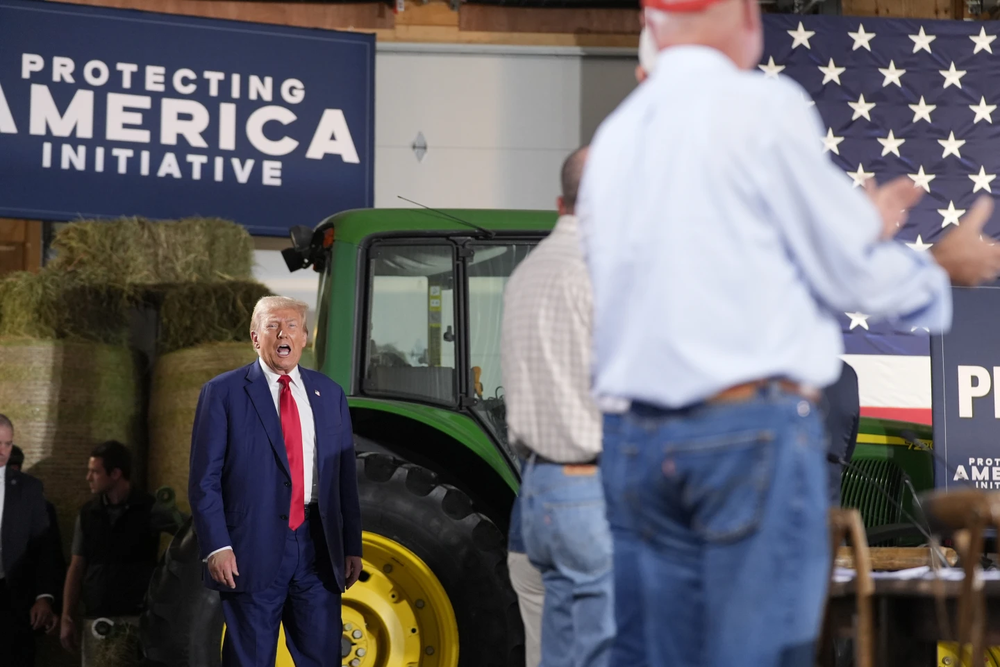 Donald Trump habla con farmers estadounidenses durante su campaña presidencial de 2024.&nbsp;