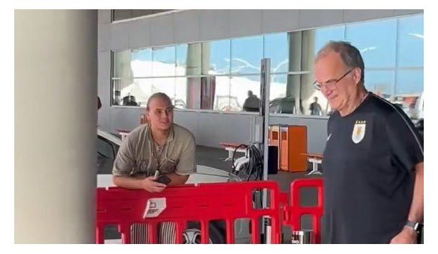 El hincha que le pidió la foto a Marcelo Bielsa