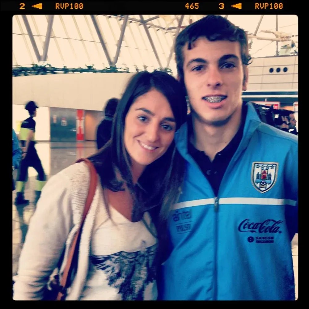 Sofia Bueno con su primo, el jugador de Nacional Gonzalo Bueno