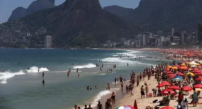 Oferta agotada y vuelos extraordinarios: cómo se preparan el aeropuerto y las agencias de viaje para una Semana de Turismo récord