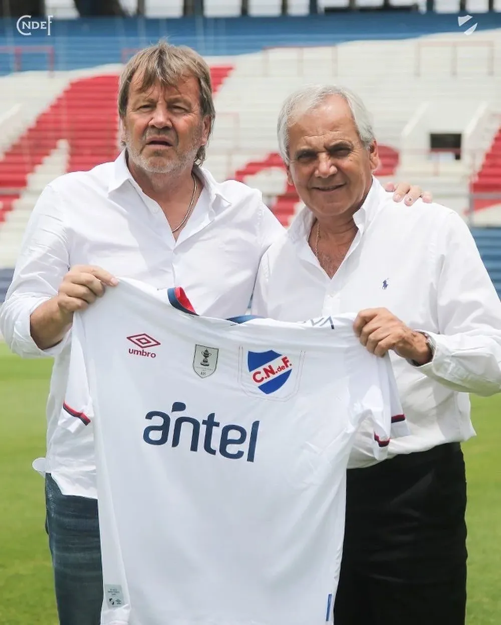 Zielinski y Fuentes en la presentación del DT