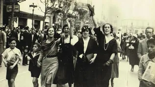 Grupo de mujeres en una protesta ante un crimen cometido durante la dictadura de Gabriel Terra; Montevideo, 1933