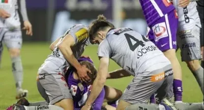 El juego estaba en otro lado, pero Lochoshvili reaccionó a tiempo