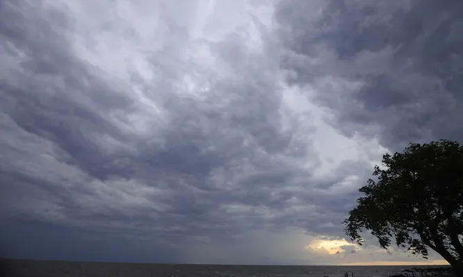 Alerta amarilla para cinco departamentos por tormentas fuertes