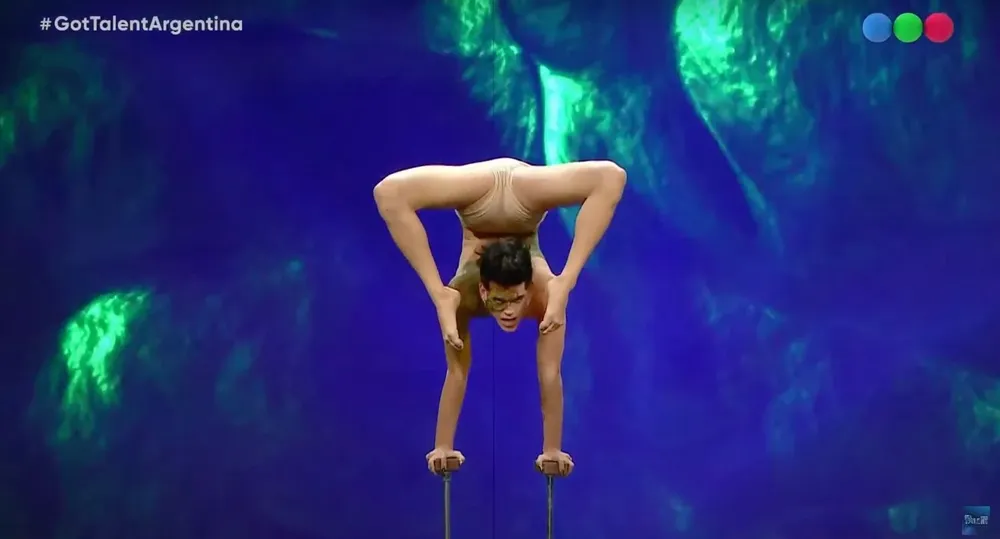 El contorsionista Lautaro Russo en Got Talent Argentina