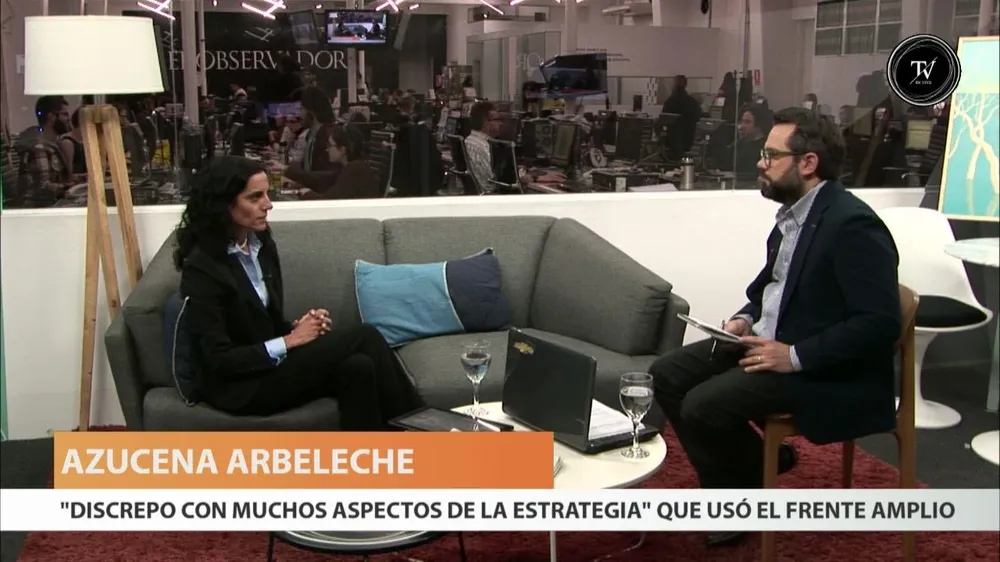 La economista Azucena Arbeleche, asesora del Partido Nacional, dijo que durante la campaña hubo falta de honestidad intelectual del actual ministro Danilo Astori.Según dijo, ella se asombró por la reacción de Astori cuando ella advirtió durante la campaña que había luces amarillas. Hubo falta de respeto a los ciudadanos por parte del ministro, señaló.Arbeleche dijo que el punto de quiebre fueron las elecciones y que el ministro de Economía dio un diagnóstico fiscal absolutamente diferente en campaña con respecto al que está realizando ahora, pese a que el contexto no cambió demasiado.