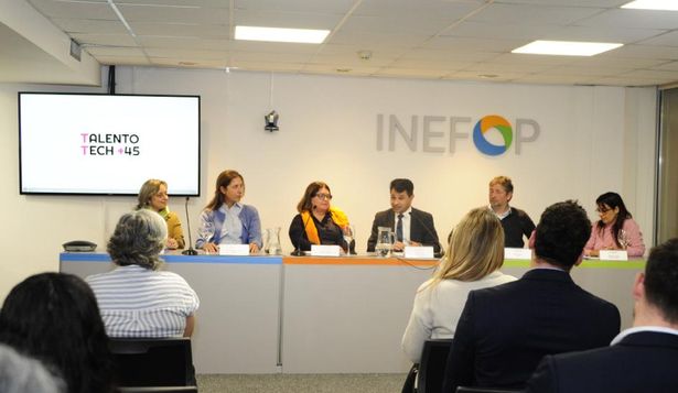 Capacitación en tecnologías de la información e inglés para mayores de 45 años
