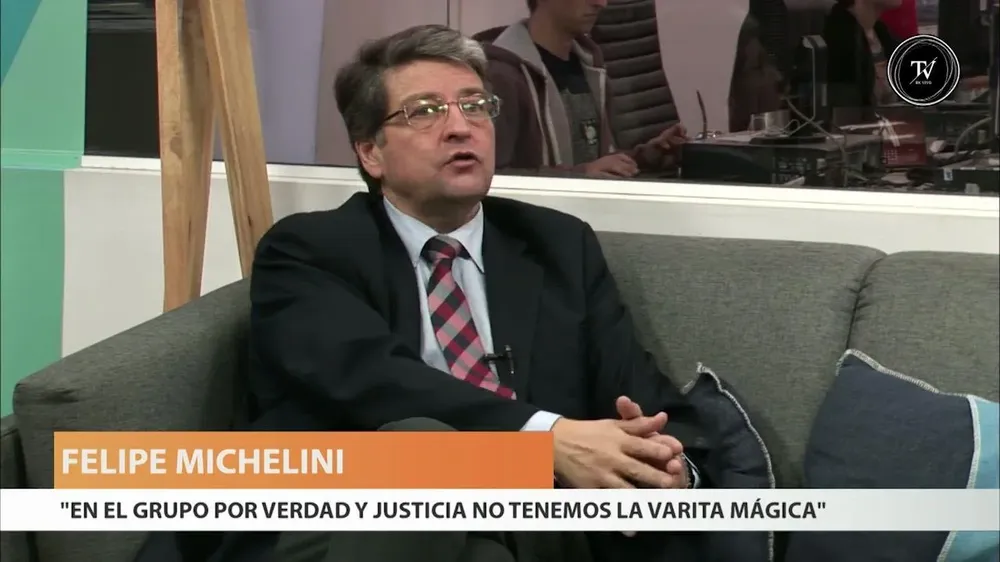 El vicepresidente Comisión Administradora del Río de la Plata, Felipe Michelini, anunció esta mañana en una entrevista con Mariano López en El Observador TV que se adjudicó una licitación de recuperación del canal Martín García, que está en situación crítica.Michelini dijo que se firmaría el contrato en la primer semana de agosto y luego en quince días la empresa empezaría las obrasEs una buena noticia para todo el pueblo uruguayo, afirmó el exdiputado.En marzo nos dejará un canal perfectamente navegable, recuperado en sus niveles de 32 pies, el mínimo considerado aceptable para la navegabilidad, explicó Michelini. Eso permitirá sacar la producción y ganar tranquilidad. Dará seis meses más para encontrar una solución definitiva con Argentina, para no tener el corazón en la boca.
