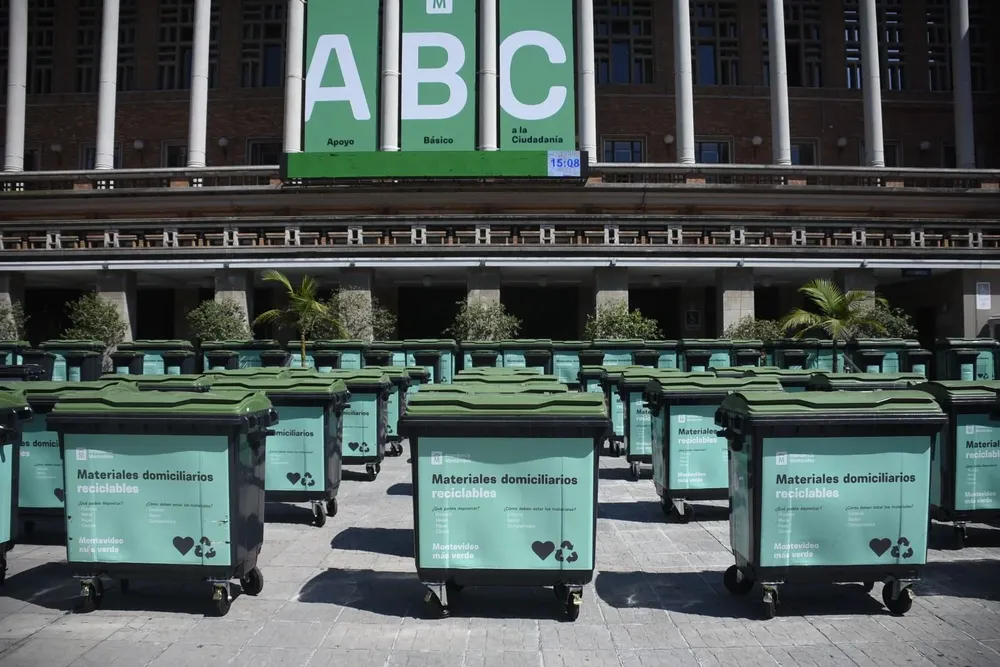 Contenedores en la explanada de la IM