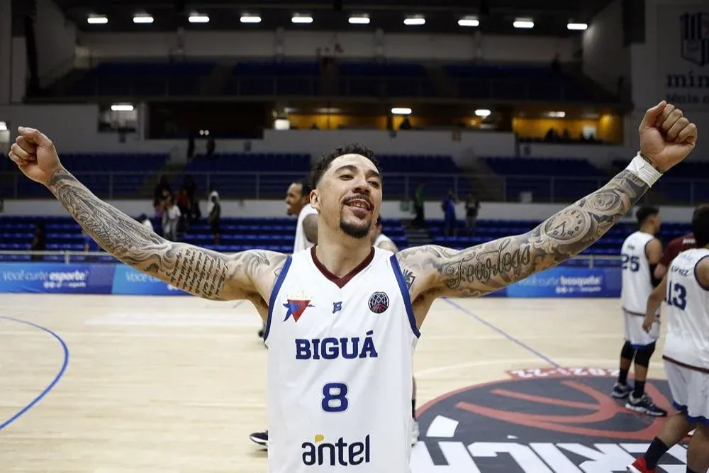 Donald Sims festejó tras jugar un partidazo