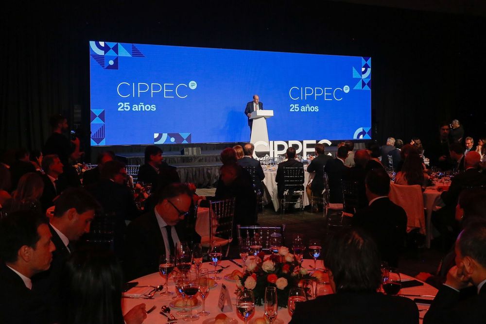 En la cena anual de Cippec, que reunió a más de 1.000 personas, se debatieron temas como la volatilidad cambiaria, el futuro del acuerdo con el FMI y el esquema cambiario.