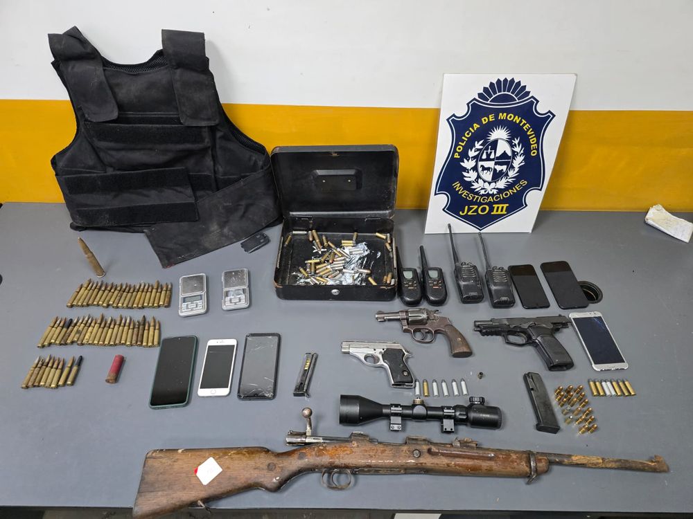 Objetos incautados en el allanamiento a las casas de los tres detenidos