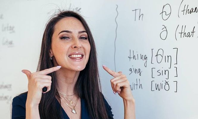 "Cada idioma tiene sonidos específicos: en inglés, por ejemplo, hay fonemas que no existen en portugués, y viceversa".