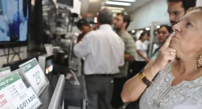 Confianza de los consumidores volvió a bajar en marzo