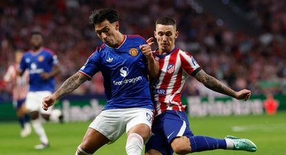 el argentino lisandro martinez exploto contra la dirigencia del manchester united y wayne rooney le respondio