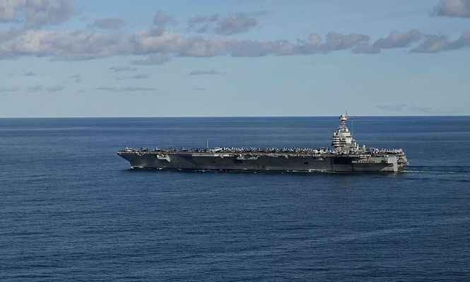 El portaaviones USS Gerald R Ford, el más grande del mundo, puede transportar hasta 90 aviones.