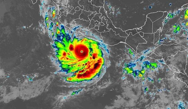 Polo se fortaleció rápidamente hasta alcanzar la categoría 5.