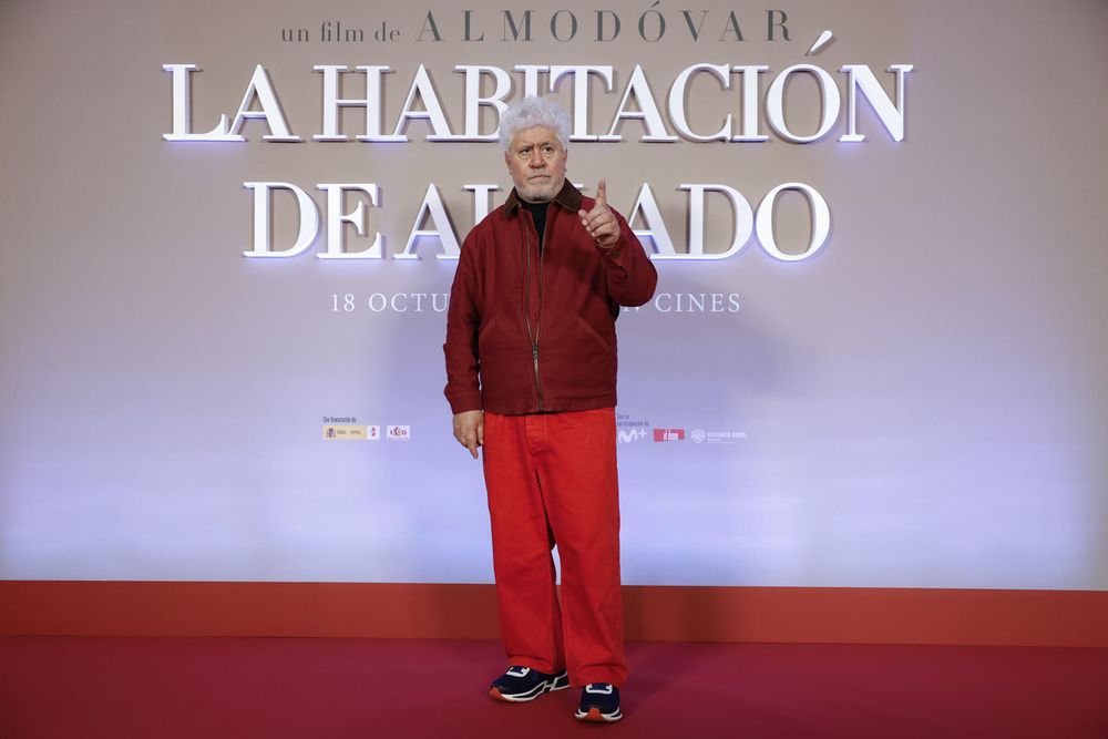 Pedro Almodóvar durante la presentación de su película La habitación de al lado en Madrid