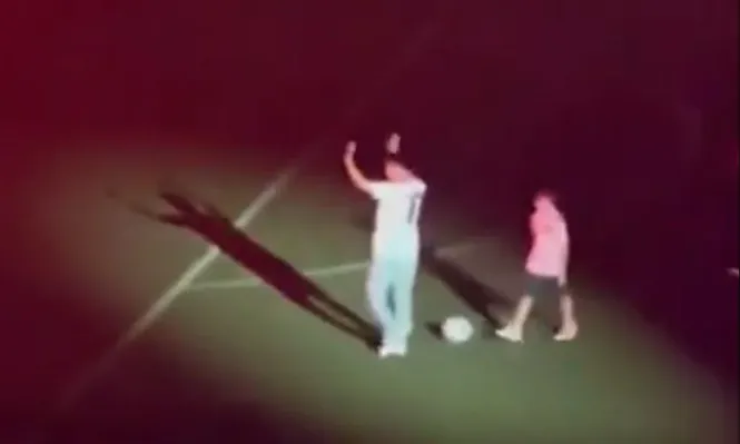 El caño de Thiago a Leo