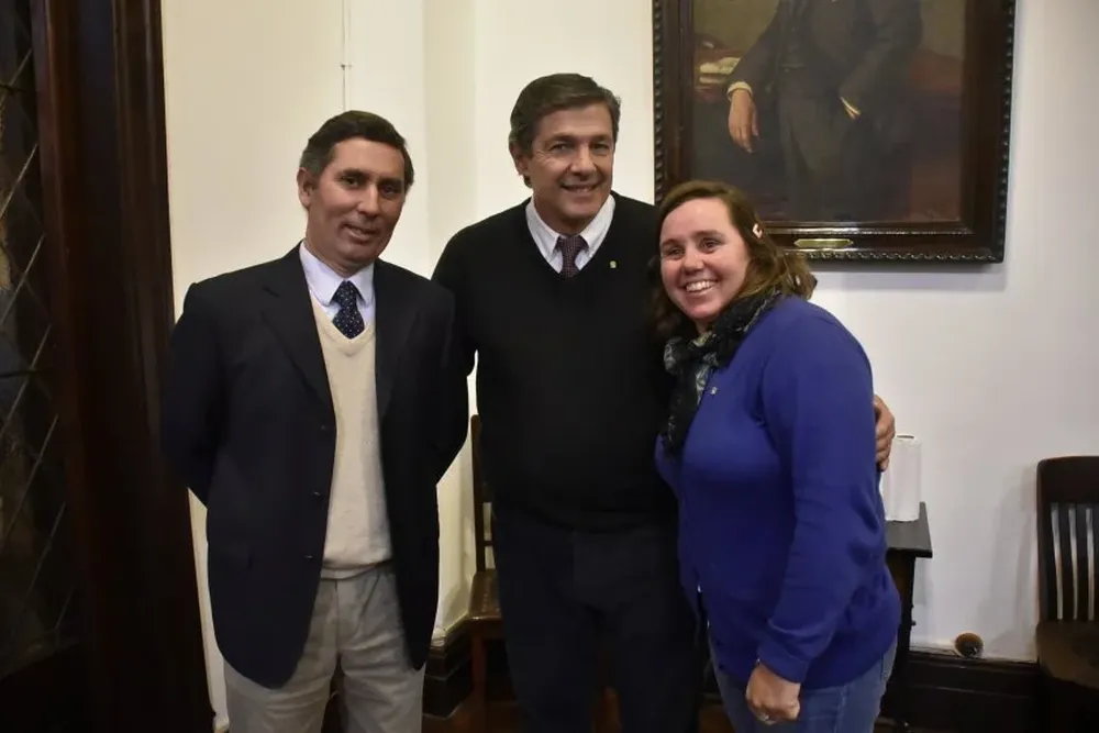 El nuevo presidente, Miguel Sanguinetti; el presidente saliente, Jorge Riani; y la flamante segunda vicepresidenta, María del Pilar Camy.