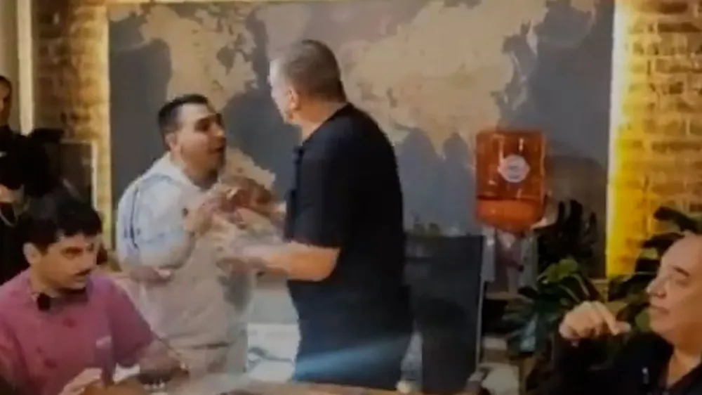 El Turco García a las piñas con un invitado a su programa