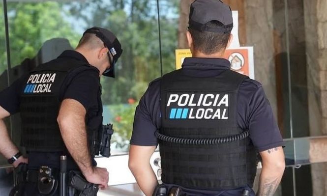 La Policía local detuvo a un matrimonio en Oviedo por mantener a sus tres hijos encerrados desde 2021.