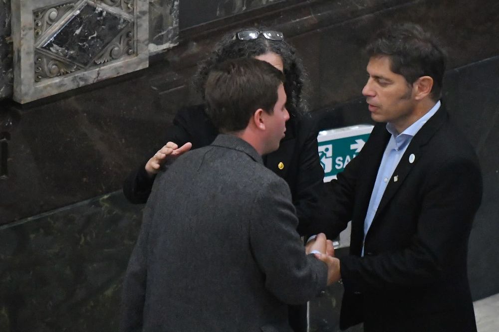 Axel Kicillof en el velatorio de José Mujica