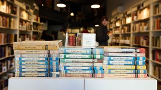 El Día Internacional del Libro es una conmemoración celebrada cada 23 de abril a nivel mundial con el objetivo de fomentar la lectura, la industria editorial y la protección de la propiedad intelectual por medio del derecho de autor.&nbsp;