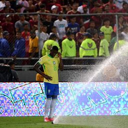 Se encendieron los regadores en Venezuela vs Brasil