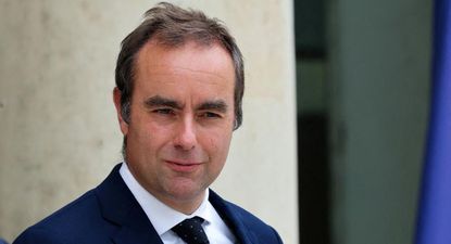 Renuncia Sébastien Lecornu como primer ministro de Francia tras menos de un mes en el cargo