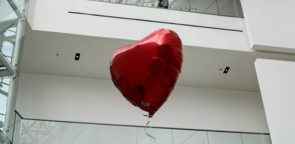 Se enamoró de un joven en el MALBA pero perdió su contacto: ahora el museo lanzó una campaña para encontrarlo