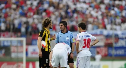 Polémica. El clásico del Apertura donde Nacional reclamó a Cunha que no lo expulsó tras dura entrada a Porras