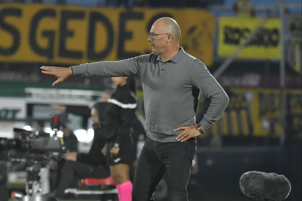 Alfredo Arias ante Racing