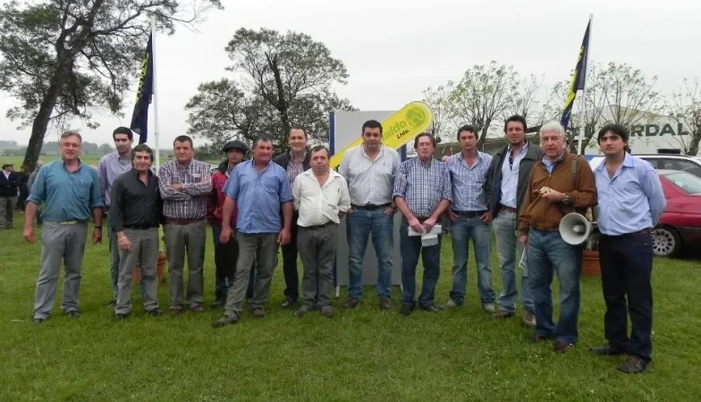 El equipo a cargo del remate en el local Cardal