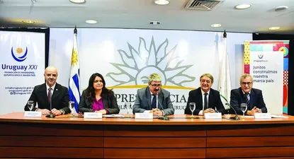 Antonio Carámbula, Larissa Perdomo, Ariel Bergamino, Fernando Cáceres y Carlos Fagetti