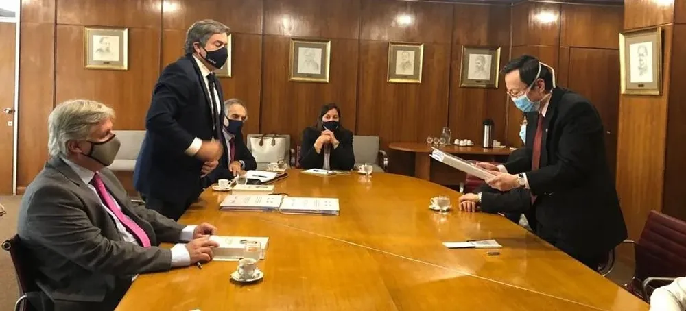 El canciller Bustillo recibe al embajador chino