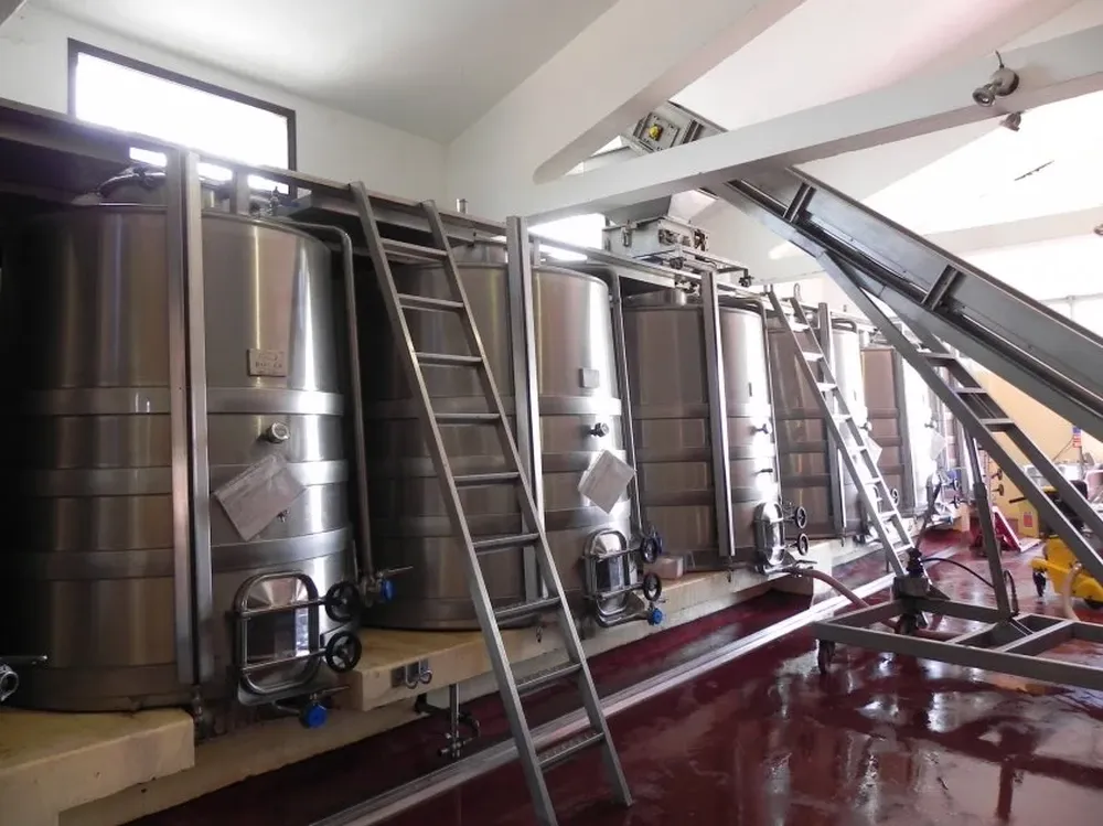 Beneficio en costos de energía eléctrica para las bodegas.