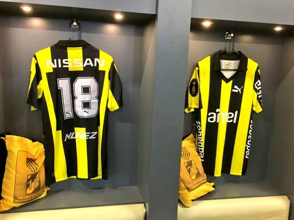 La camiseta conmemorativa de Peñarol por los 30 años de la Libertadores ganada