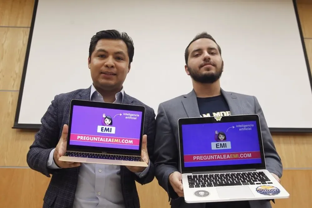 Los ingenieros Alejandro García y César Cárdenas presentaron el programa Estándar Mínimo de Inteligencia