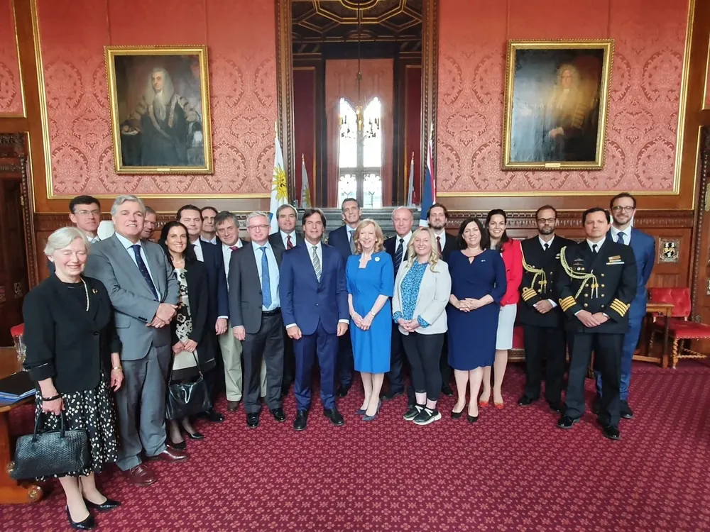 El presidente Luis Lacalle Pou y la delegación de gobierno fueron recibidos en el parlamento británico