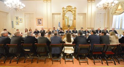 Javier Milei estuvo más de dos horas reunido con 20 gobernadores y explicó los próximos pasos de la administración de&nbsp; LLA.