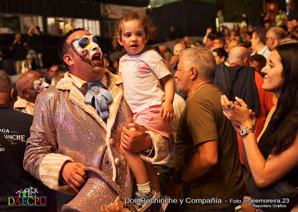 Carnaval: Martín Beracochea, integrante de Don Bochinche y Cía, tras la actuación en el Teatro de Verano.