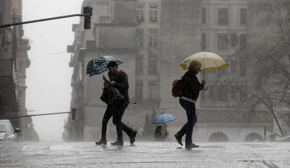 Viento, nubes y tormenta durante toda la jornada