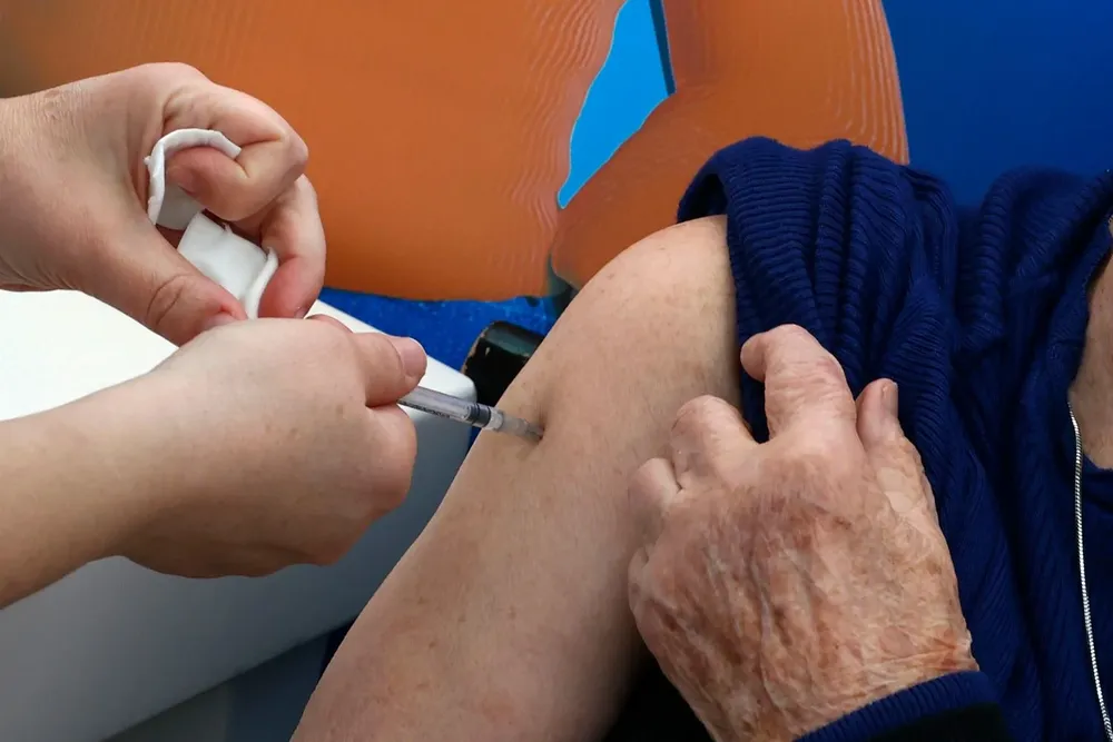 Israel ha vacunado a casi el 85% de su población adulta con dos dosis