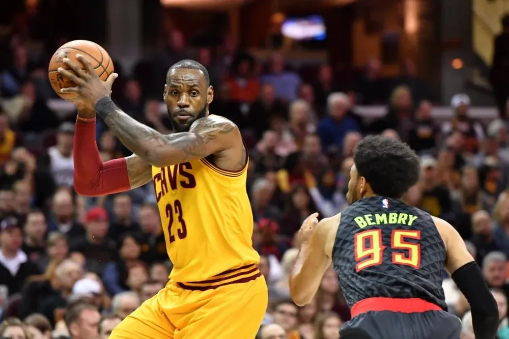 LeBron James en acción ante Atlanta