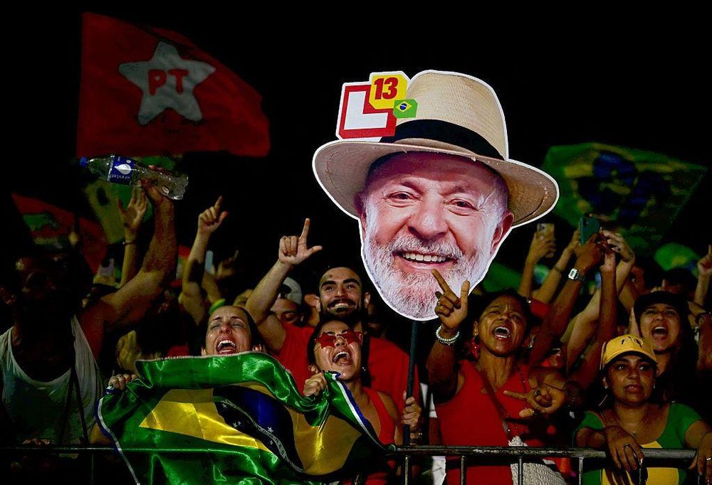 Los partidarios de Lula han salido a las calles de Brasil tras la primera vuelta electoral para expresar su apoyo al presidente y rechazo a Bolsonaro.