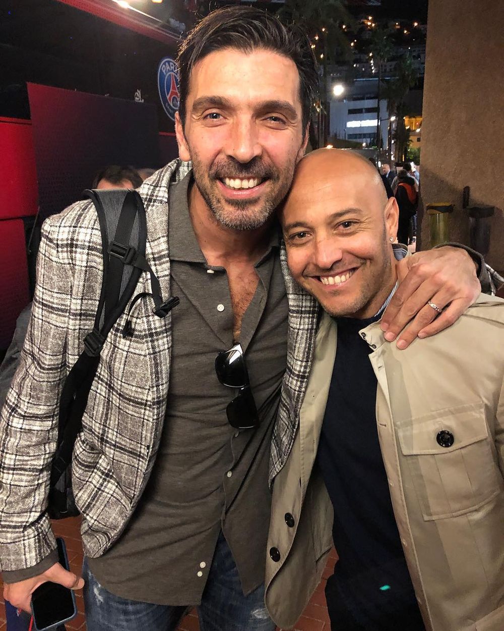 Gianluigi Buffon y Javier Chevantón se enfrentaron varias veces en Italia, antes de que el uruguayo emigrara a Monaco
