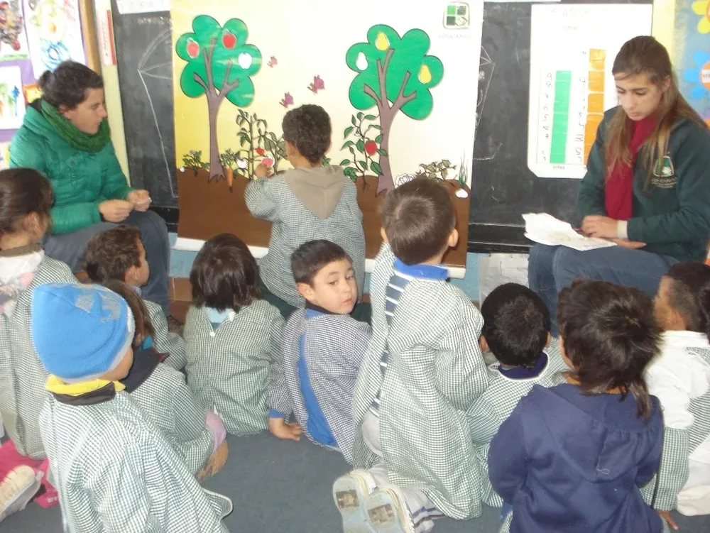 Escolares aprenden sobre la importancia de la producción rural