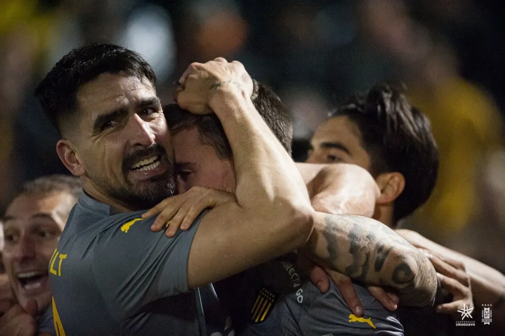 Lucas Viatri será titular en Peñarol